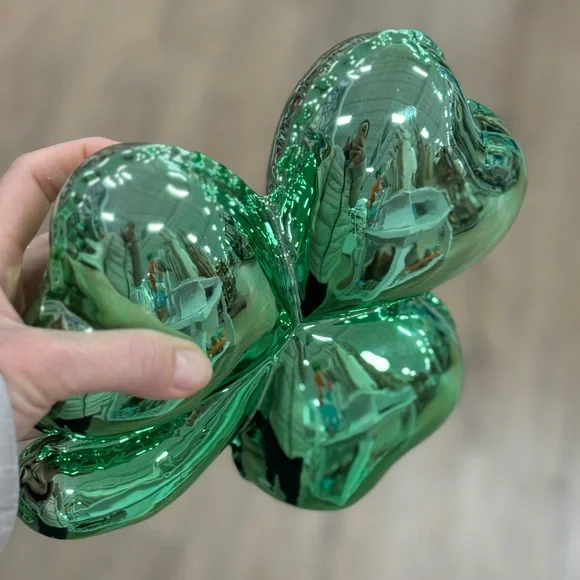 Green Clover-Shaped Home Art Decor - Picture 2 of 2